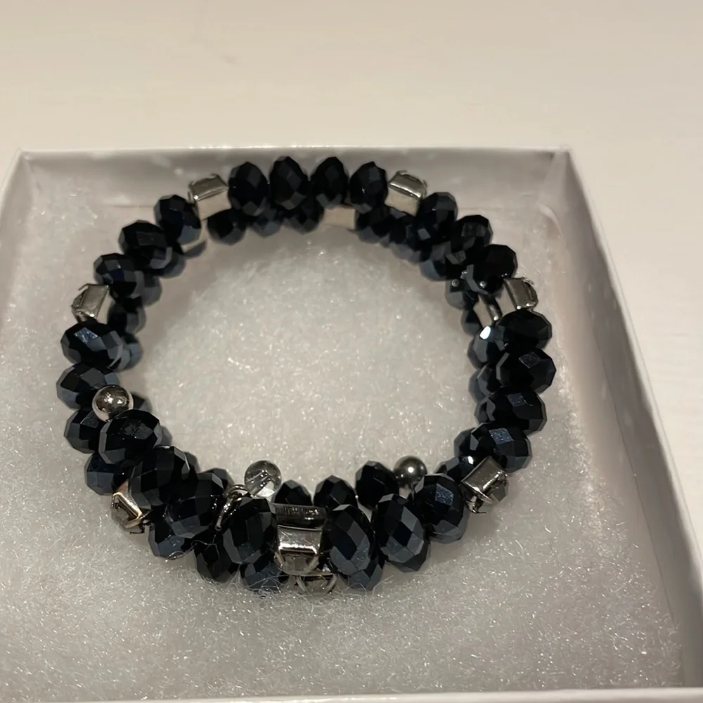 NWOT Kenneth Cole jewelry set - Picture 4 of 6